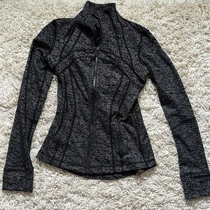 Lululemon define jacket size 4
Black and white print